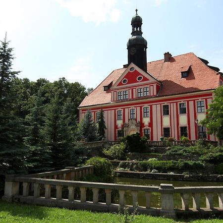 Boutique Palac Warmatowice Sienkiewiczowskie Легница Экстерьер фото