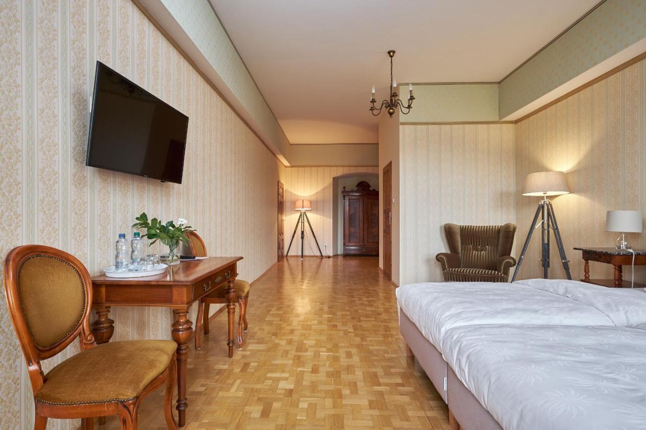 Boutique Palac Warmatowice Sienkiewiczowskie Легница Экстерьер фото