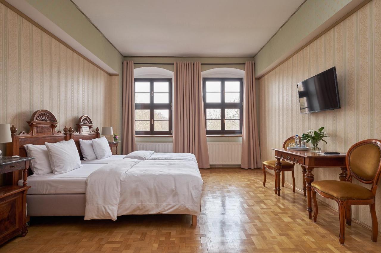 Boutique Palac Warmatowice Sienkiewiczowskie Легница Экстерьер фото