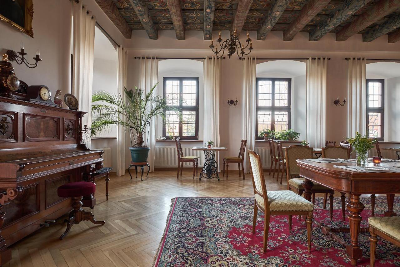 Boutique Palac Warmatowice Sienkiewiczowskie Легница Экстерьер фото
