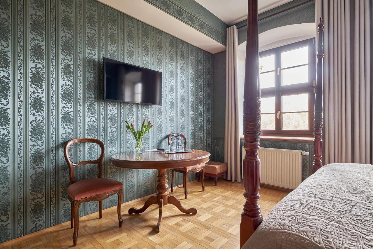 Boutique Palac Warmatowice Sienkiewiczowskie Легница Экстерьер фото