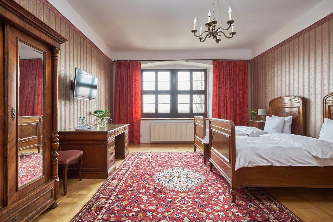 Boutique Palac Warmatowice Sienkiewiczowskie Легница Экстерьер фото