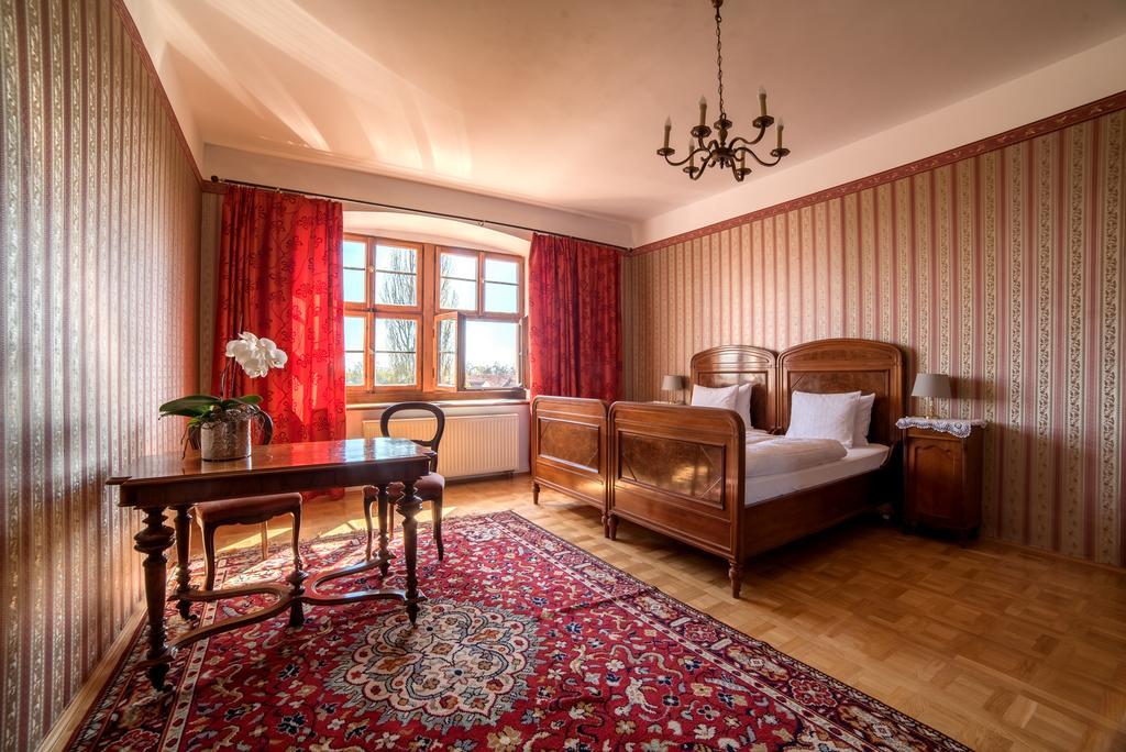 Boutique Palac Warmatowice Sienkiewiczowskie Легница Экстерьер фото